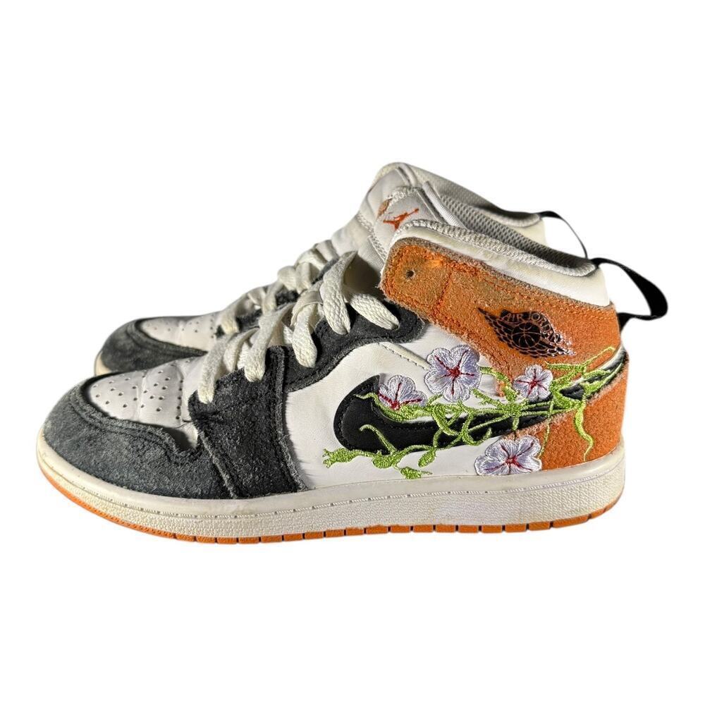 Nike Boys Air Jordan 1 Mid SE DQ8390-100 White Basketball Sneakers Size 1.5Y - Picture 4 of 8